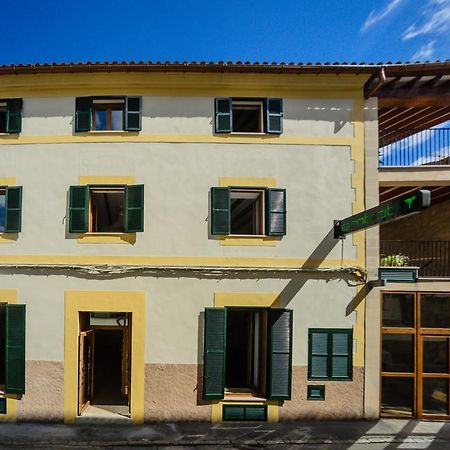 Embat - Hostel Монтуири Экстерьер фото